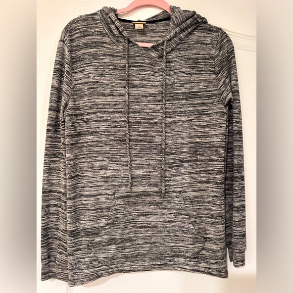 Mossimo Supply Co. Tops - 🌸long sleeve hoodie🌸